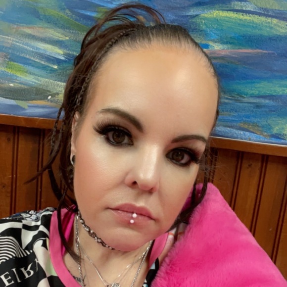 Meet your Posher, Jennifer - Picture 2 of 8